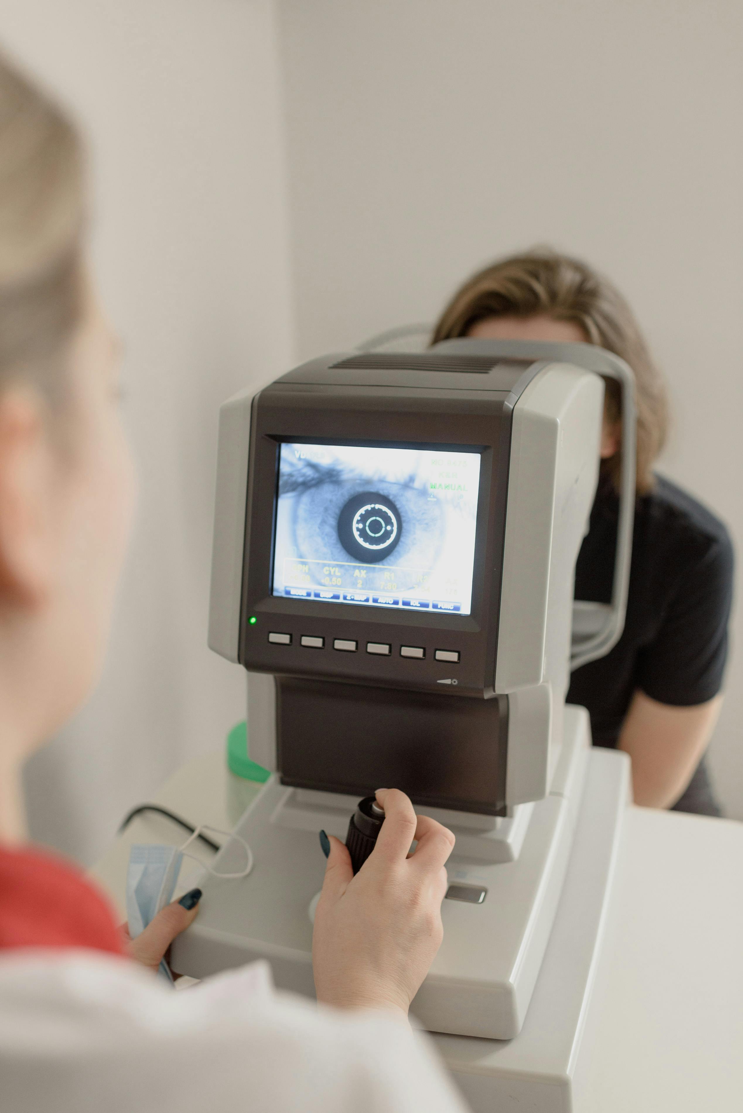 Modern vision screening technology with eye scan display